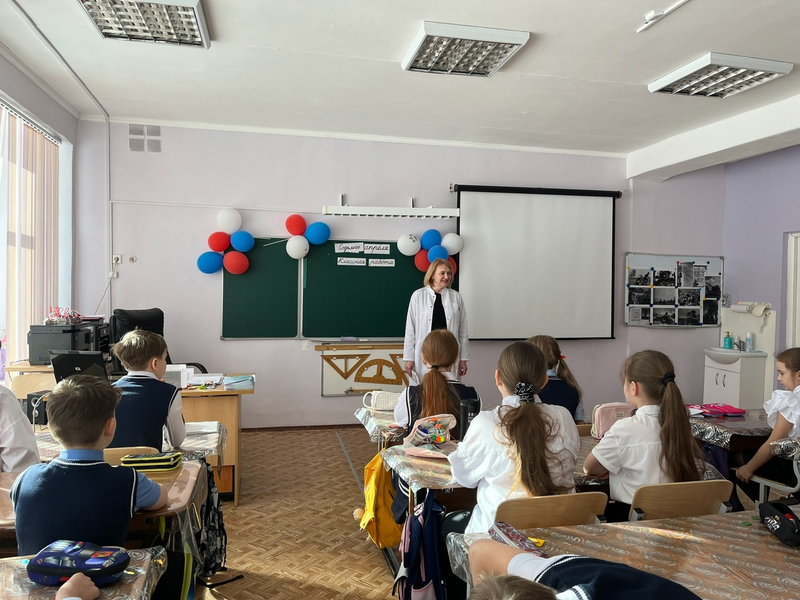 В день здоровья, в гостях у учащихся побывала фельдшер школы Ирина Васильевна. В день здоровья, в гостях у учащихся побывала фельдшер школы Ирина Васильевна..