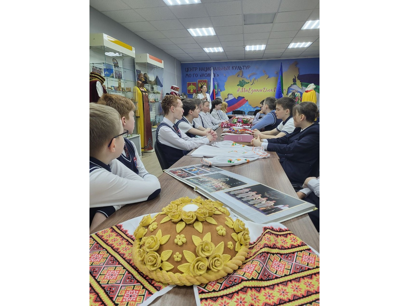 Яркие впечатления и народные традиции: школьники знакомятся с украинской культурой. Яркие впечатления и народные традиции: школьники знакомятся с украинской культурой..