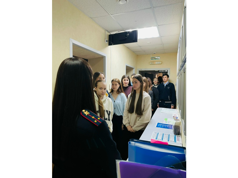 Сотрудники ОМВД России «Усинский» провели для выпускников четвертой школы мероприятие в рамках Всероссийской акции «Студенческий десант»..