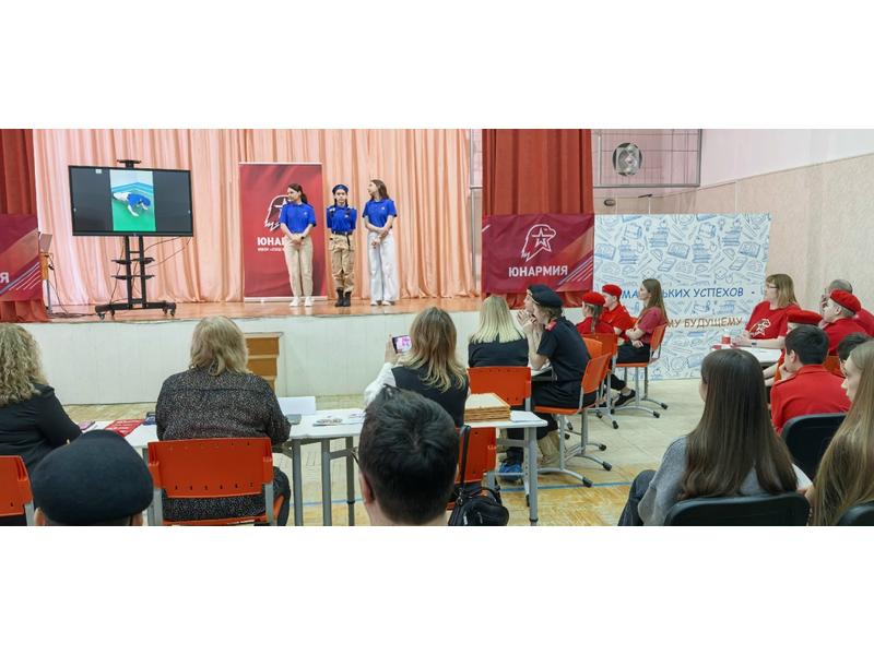 Полина и Милена юнармейцы отряда Гвардейцы, достойно представили себя на конкурсе &amp;quot;Юнармейская семья&amp;quot;.