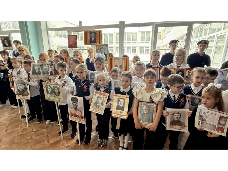 В школе прошла торжественная линейка, посвящённая великому празднику — 9 Мая, Дню Победы! В школе прошла торжественная линейка, посвящённая великому празднику — 9 Мая, Дню Победы!.