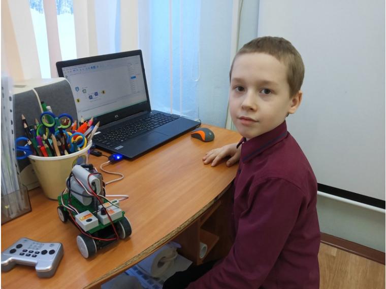 Кружок «Робототехника» развивает как физические, так и умственные способности ребенка..