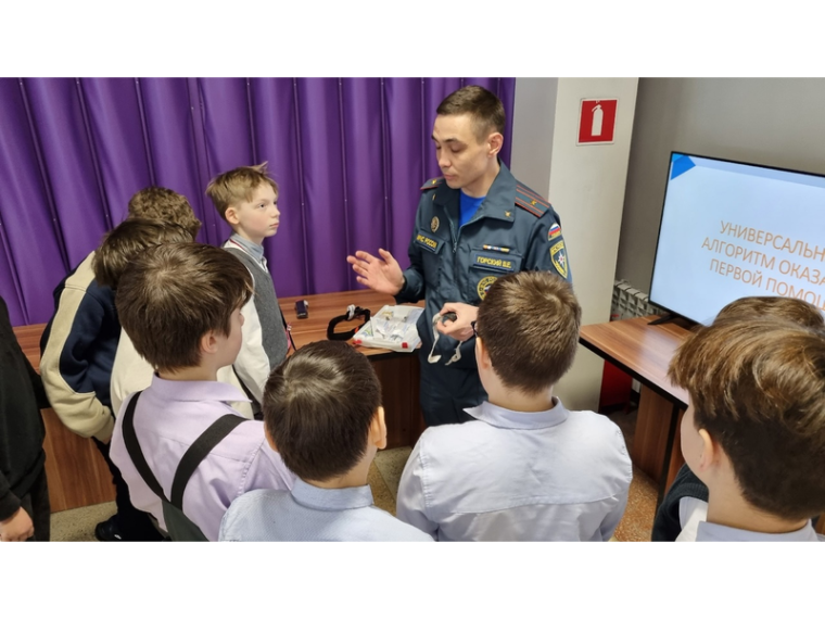 Академия ГПС МЧС России провела занимательные и познавательные мастер-классы для школьников.