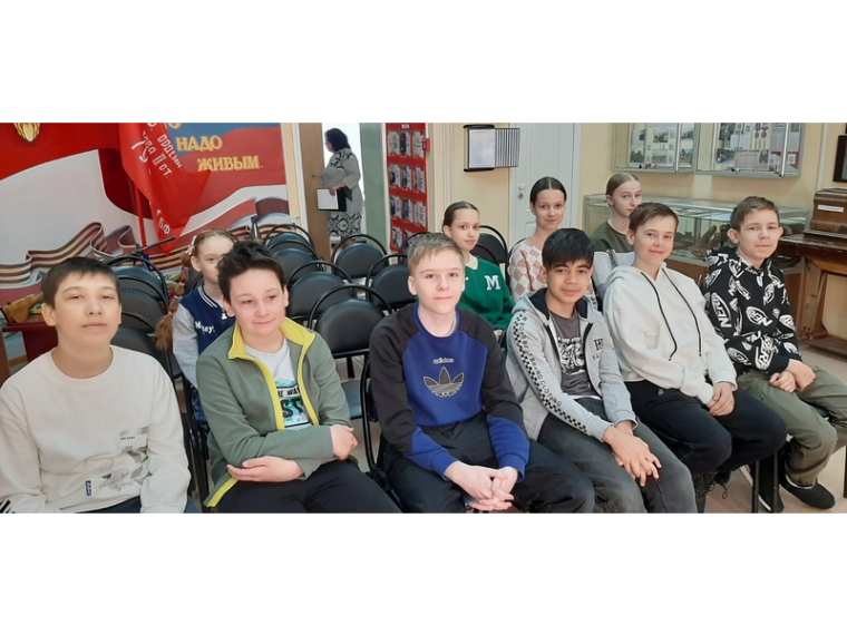 Учащиеся 6б класса приняли участие на уроке мужества &quot;Герои среди нас&quot;, который был посвящён аварии на Чернобыльской АЭС.