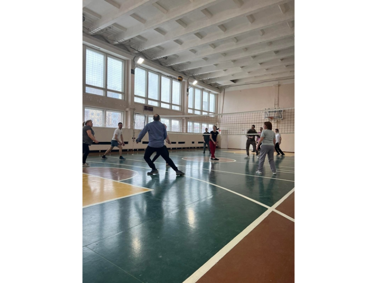 21 апреля, в рамках года педагога и наставника состоялась товарищеская игра по волейболу среди педагогов и будущих выпускников..