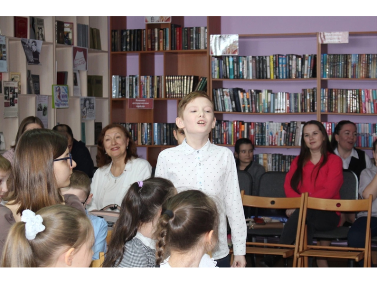 21 апреля в Центральной библиотеке завершили неделю юношеской книги запоминающейся и яркой встречей с поэтом Ольгой Безденежных..
