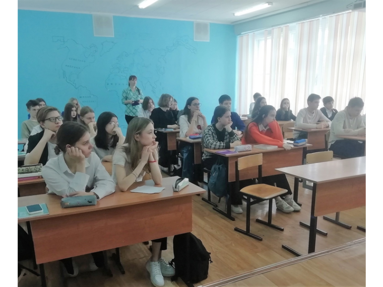 Продолжаются встречи сотрудников Усинской ЦРБ с учениками 8-11 классов школ города..